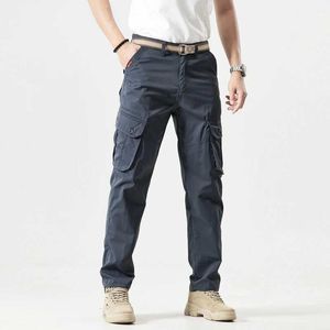 Męskie spodnie męskie spodnie ładunkowe Summer 2024 NOWOŚĆ noszenie noszenia luźnego koloru zwykłych joggerów proste wielopoziomowe kombinezony sporne spodni Y240422DM7E