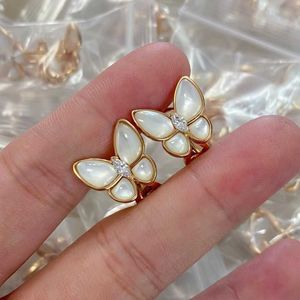 Designer Charm Van Gold Plated Mijin White Fritillaria Butterfly Ear RS Version Söt och elegant omöjlig örhängen