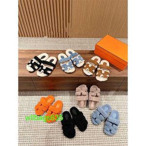 Chypre Leather Sandals Luxury Slippers 2024 Winter New Fashion Casual Flat Bottom Second Uncle Plush Slippers Essential for Home Bedroom and have logo HB8LO2