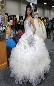 Хрустальные бусины белые платья Quinceanera для сладких 16 Princess Ball Howns Organza Long Chepeant Dritety Dishile Party 8180146