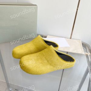 2024 Skor Spring Nya ankomster: Trendiga Couples 'slip-on tofflor för män Kvinnor-Stylish All-Season Calf Hair Slippers, Perfect for Outdoor Wear