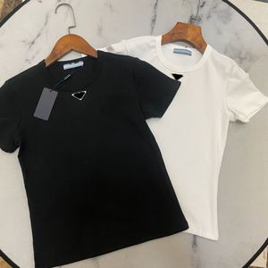 Summer feminino São-pescoço de manga curta Triângulo Triângulo Aplique camisetas casuais de designer casual sml preto branco