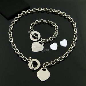 Love Heart Necklace Armband Smycken Set Designer OT Jewelry for Womens Mens Armband Halsband Birthday Christmas Gift Wedding 203J