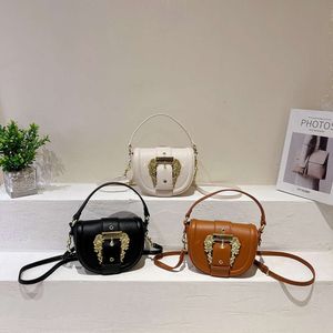 Halva runda sadel kvinnors dag packar ny väska minimalistisk struktur mångsidig en axelväskor handväska