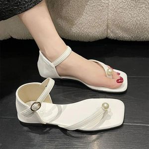 Scarpe eleganti Summer Ladies Sandals Thong Pearl Flat Bottom Testa quadrata femmina Simple Fashion Flip Rhinestones Q33