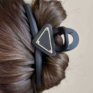 Barrettes 2023 Haarklammern Barrettes Luxus Womens Triangle Haarklammern für Frauen Mädchen Brandbrief Designer Barrettes Mode Haarschmuck Haarnadel Haarschleife