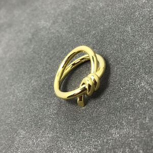 Designerinnen Frauen Ring Mode hochwertige geknotete Titanstahl Golde Roségold Silber Hochzeitsfeier Geschenke Schmuck Ringe290s