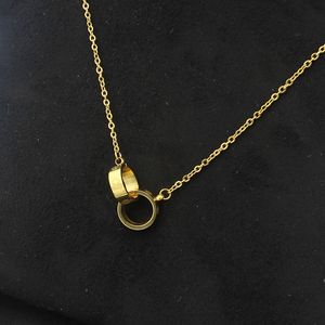 Som original designer kärlek halsband guld färg dubbel ring hängen lyxhalsband klassisk stil titan stål mode smycken för pojkar flickor