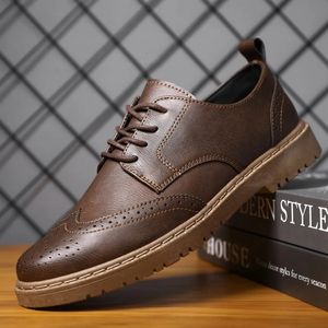 2024 Mens Sapatos Moda Casual Casual Classic Business Dress for Men British Laceup Oxford Shoe Zapatos Hombre 240417