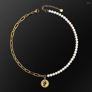 Choker KRKC Anpassad 6mm Dainty Pearl Gold Plated rostfritt stål Papper Klippkedjedrottning Pendant Halsband med charm296m