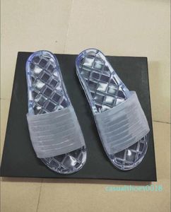 Designer Beach slippers Summer men women Cartoon Big Head Slippers Glue surface transparent crystal PVC luxury Bath Ladies slipper7058772