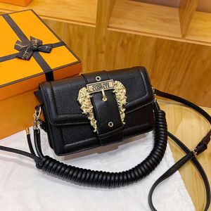 Gün Paketleri Niş Tasarım Yeni Kadınlar Çanta Çok yönlü Kemer Dekorasyon Kilit Zinciri Tek Omuz Crossbody Küçük Kare Çanta