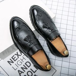 Casual Shoes High Quality Men's Pointed Banquet Business Leather Tassel Fashionable Carved Comfortable