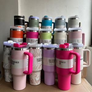 Tumblers 40 oz röd H2.0 kopp med handtag isolerat rostfritt stål tumlar lockar halmbil resor muggar kaffe termin 40oz mask