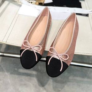 Bale Daireler Kadın Tasarımcı Mary Jane Elbise Ayakkabı Slingbacks Glitter Lambskin Square Toes Düşük Düz Topuk Mule Loafers Üzerinde Bowtie İpek Elegance Düğün Sandal