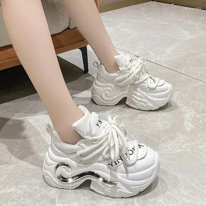 Sıradan ayakkabılar kadınlar bağcıklı tıknaz spor ayakkabı tasarımcısı beyaz baba yüksek platform ulzzang deri sonbahar spor kadın 6 cm