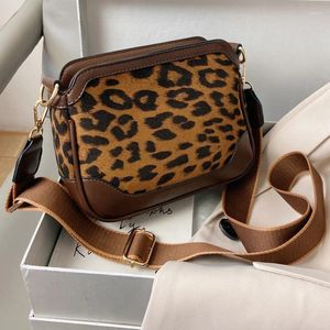 Bag Leopardenmuster breiter Gurt Frauen Schulter 2024 Winter Wildleder Crossbody Taschen kleine Zebra Trend Luxus weibliche Handtaschen