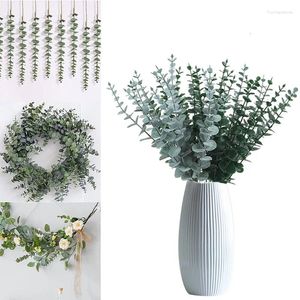 Flores decorativas 10pcs Plantas verdes artificiais Fake Eucalyptus Folha Filial para Festas de Casamento Buquê de Decoração de Jardim Home