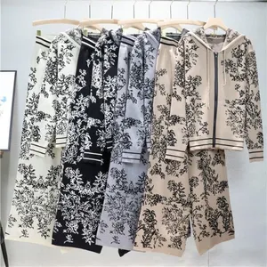 Xiao Xiangfeng Set a maglia maglione da donna con cappuccio con cappuccio di lusso a gamba di lusso due pezzi/set
