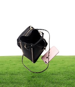 Women Designer Fashion Luxury Women039s Bucket Bag äkta läder Damer Rivet Handväskor Kvinna Axel Wallet1168634