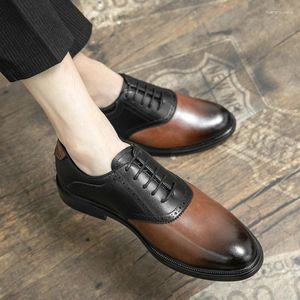 Casual Shoes 2024 British Style Brand Herren Leather Männer Business Oxford Roman Hochzeitskleider Club Brogue Handgefertigt