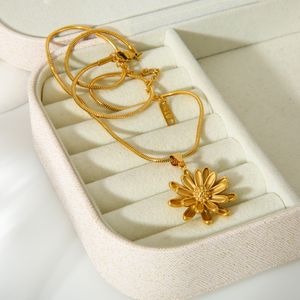 INS 18K Gold Double -layer Small Daisy Pendant Necklace Stainless Steel Flower Jewelry