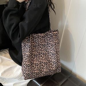 Axelväskor liten leopard design 2024 koreansk mode shopper shopping för kvinnor handväska dam väska kvinnliga handväskor och plånböcker