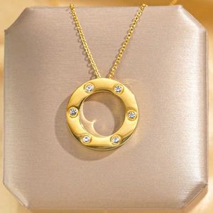 High Quality Luxury Necklace quality light luxury six diamond circular cake titanium steel necklace female niche temperament collarbone chain high-end jewelry