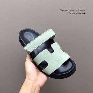 Internet Celebrity New 2024 High-end Flat Sole äkta lädersandaler och tofflor för kvinnors skor Lyxdesigner Summer Beach för parskorstorlekar 35-45 +Box