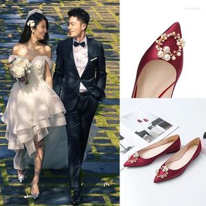 Sapatos casuais mulheres casamento chinês vermelho pontudo pontudo de microfibra de salto plano de salto lapso