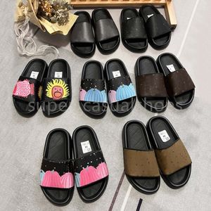 Designer Printed Slipper Männer rutschen Frauen Plattform Sandalen Klassische Marke Summer Beach Outdoor-Abrieblöschte Casual Schuhe geprägt weiche Flat Slipper 35-44