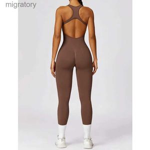 Kvinnors spårskidor Kvinnor Sömlösa Yoga Set All-In-One Set Training Suit Fitness Drum Sportswear Short Sleeved Brand New YQ240422