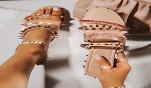 2021 Top Designer Buty Slajdy Letnie plażę wewnętrzne płaskie S Sandały Kopki Domowe klapki z kolcami sandałowymi 5061615