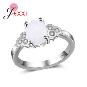 Cluster Rings Vintage Styles Classic 925 Sterling Silver Fashion Band med Four White Fire Opal High Quality Women Wedding