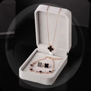 4 Four Leaf Clover Luxury Designer Jewelry Sets Diamond Shell Fashion Brass Copper Women Bracelet Earrings Necklace Valentines Day Birthday gift set