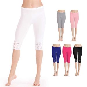 Calças femininas Capris maconha as pernas curtas calças de verão de verão Jekin calça de segurança da cintura da cintura Top cônico Push Push Hollow Flower Padrão Y240422