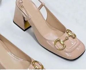 Kadın Sandal Plajı Tasarımcı Ayakkabı Moda 100% Deri Kemer Toka Kalın Topuk Topuklu Hadyeler Metal Cowhide Work Womens Ayakkabı Boyutu 35-42 Orijinal deri taban