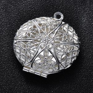 Charms 30st/Lot 5 färger Koppar Vintage Mönster Fotor Frame Locket Charms Hollow Round DIY Locket Pendants