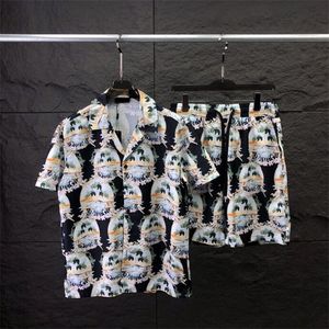 夏の新しいセットデザイナー半袖シャツポーラースタイルTシャツビーチパンツレタープリントシャツショーツセット