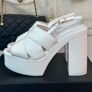 Hot Sale Women Chunky Heel Sandalen Landebahn Klassische Designer Open Peep Toe Conbonfarben Sommer Frauen außerhalb des Wear Kleides High Heel Sandalen