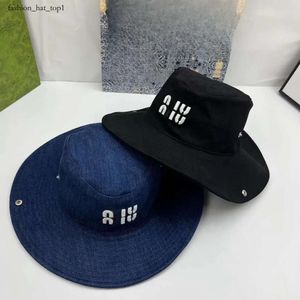 Mui Mui Hat 2024 New Mui Fisherman Hat Hat Proffered Exproidered Eaves Hat للرجال والنساء قبعات الظل غير الرسمية