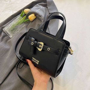 Women Day Packs Summer 2024 New Fashionable Portable Popular Large Capacity Lock Buckle Single Shoulder Crossbody Bags