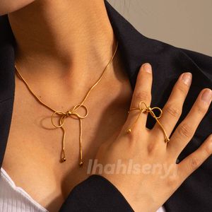 kvinnors halsband guldpläterade lyxmärke hängen halsband bow knut choker hänge designer halsband pärlor kedja smycken tillbehör ingen låda