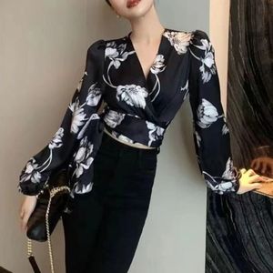 Cetim seda padrão sexy roupas pretas tops de colheita estampada branca para mulheres blusa de camisa feminina Venda legal de moderna longa altura s M 240419