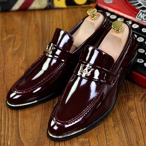 Moda Red Mens Sapato Social Casual Glitter Leather Shoes para homens Slipon Point Toe Dress Footwear 240410