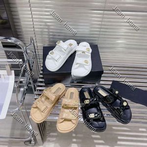 Chanells Sandal Famous Designer Woman Slippers Rope Sandaler Channelsandals Chanelsandals Buckle Slides Cowhide Quiltade Mules Classic Platform Beach Shoe 694