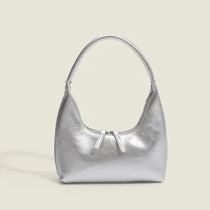 Kvällspåsar lyxiga kvinnor silver halvmåne underarm väska ljus färg finish fashionabla nisch design handväska mini totes