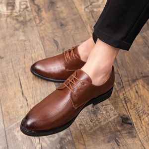 Män klänning skor handgjorda brogue stil fest bröllop män lägenheter pu läder oxfords bullock formell snörning loafers y240417