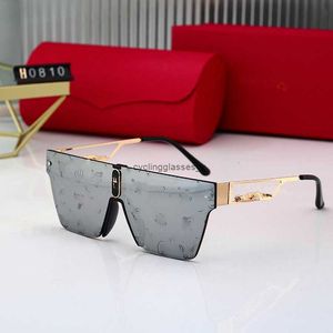 2024 New Womens Sunglasses 인쇄 된 원피스 상자 안경 슬림 UV 방지 여성