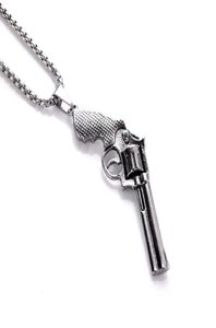 Retro Revolver Pendant Necklace Men039S Fashion Personality Hip Hop Trendy smycken halsband3332326